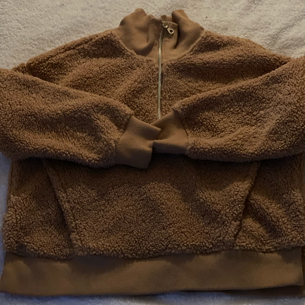 JoyLab Sherpa pullover with gold zipper and front pocket